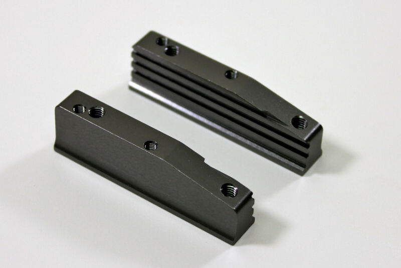 Team C - Aluminium Motorhalter l/r 1:8 Comp. (T08655)