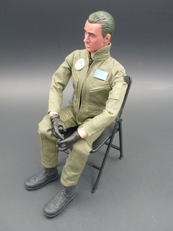 Jet Pilot Ganzkörper mit grüner Uniform 300 x 95 mm - 1:6