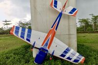 ExtremeFlight - 125" Extra 300 V4 Plus orange/white...