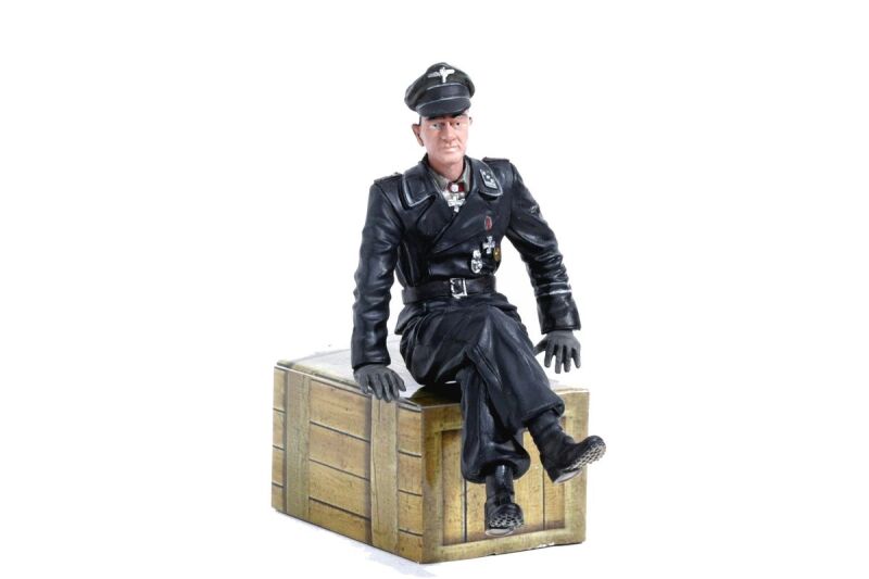 TORRO - 1/16 Figur Hauptmann Michael Wittmann sitzend (TOR285114)