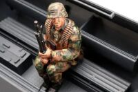 TORRO - 1/16 Figur Sd.Kfz. 251 MG-Schütze 2 Platanentarn Frühling (FG-10088)